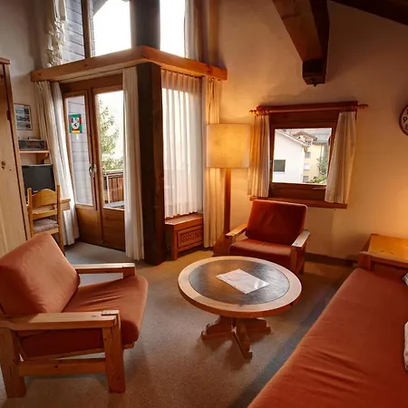 Chesa Munteratsch 2-zimmerwohnung 610 Typ E アパート